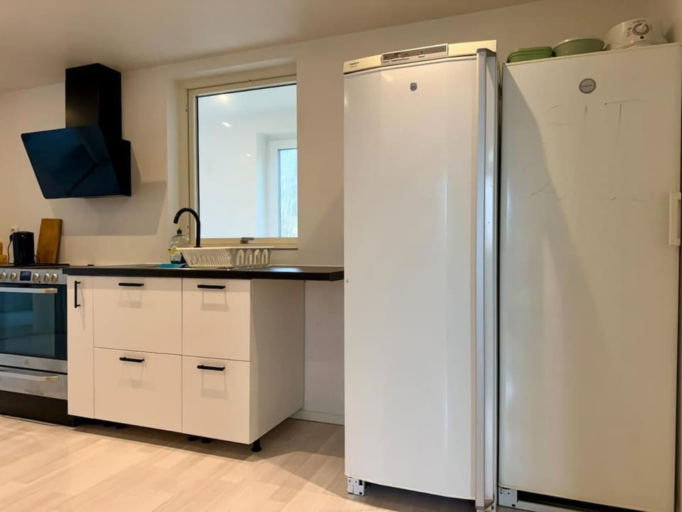 Workers Villa Near All Worksites 5 Bedrooms 8 Beds House in Gothenburg