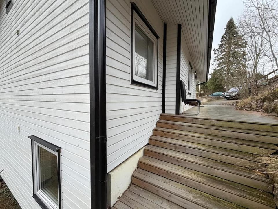 Workers Villa Near All Worksites 5 Bedrooms 8 Beds House in Gothenburg