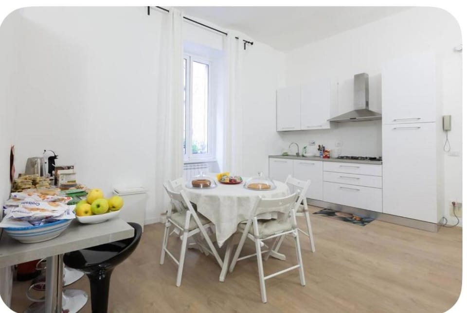 Romantic room with private bathroom Vacation rental in Rome