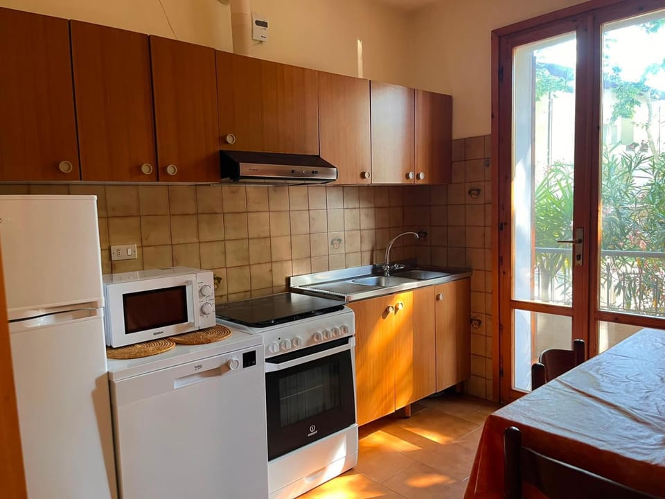 CN048 - Cesenatico, ampio quadrilocale con doppio posto auto e giardino Apartment in Cesenatico