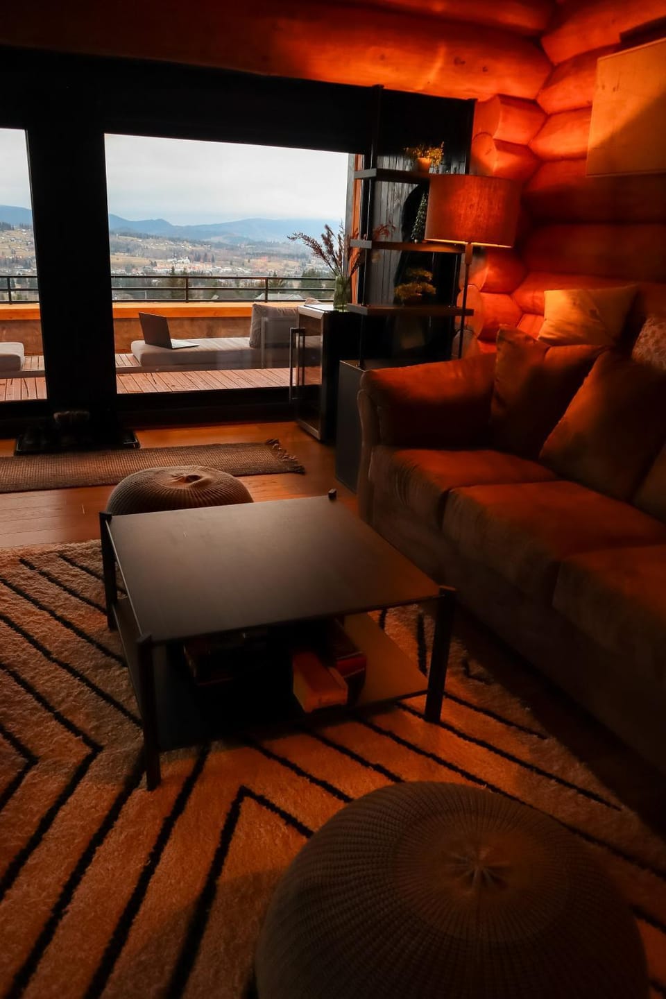 Communal lounge/ TV room, Living room, Landmark view, Mountain view, Inner courtyard view