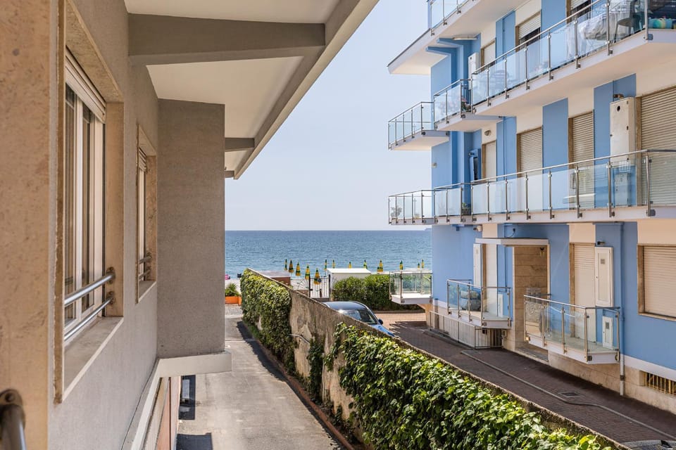 Spritz /bilocale vista mare + parcheggio Apartment in Diano Marina