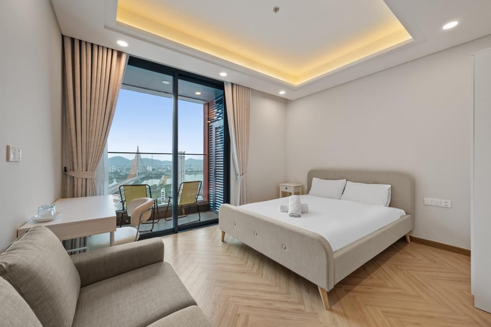 Photo of the whole room, Seating area