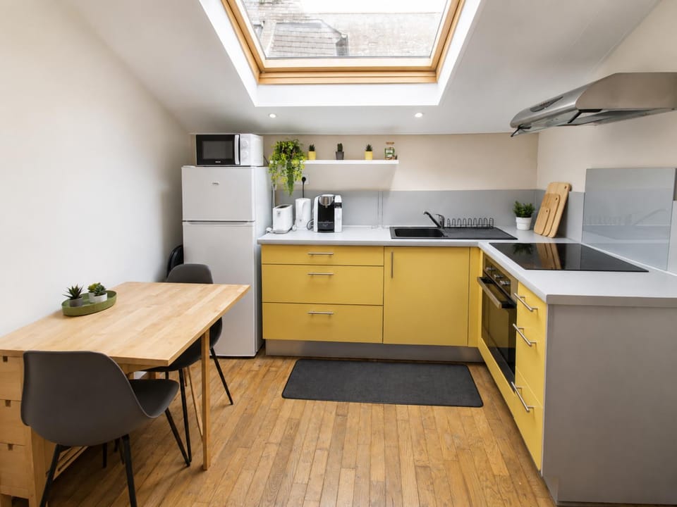 Coffee/tea facilities, View (from property/room), Dining area, internet, oven, stove, kitchen