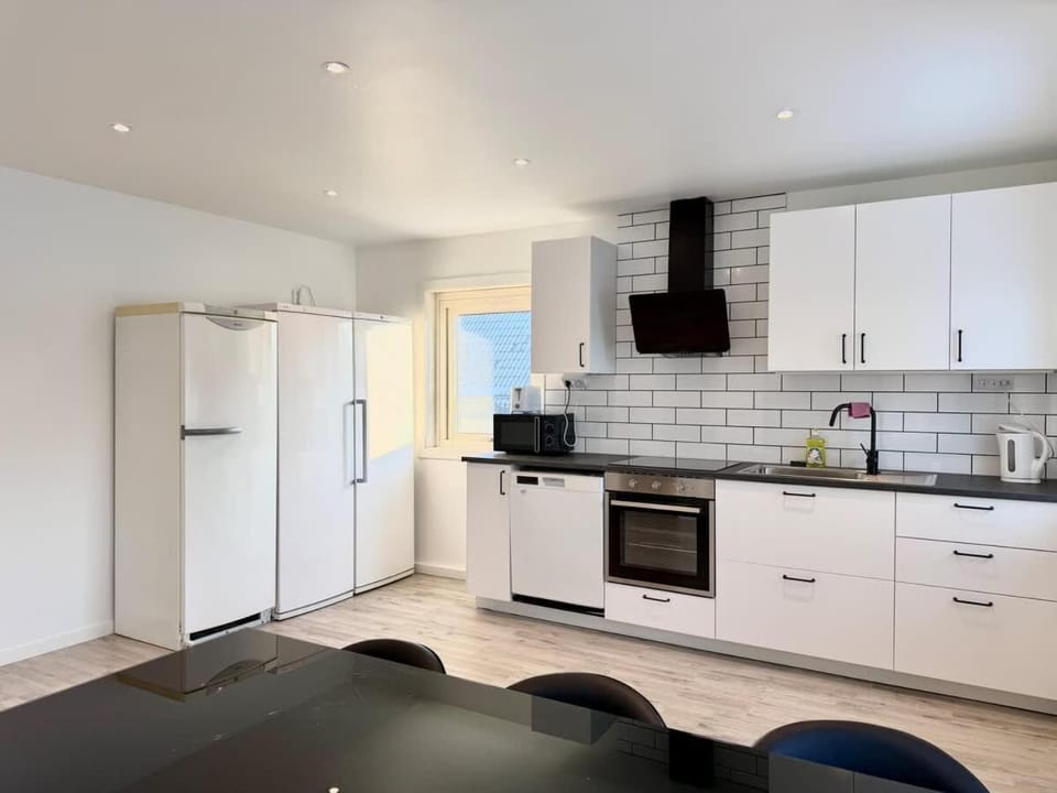 7 Bedroom Workers Villa with 11 Beds and Free Parking House in Gothenburg