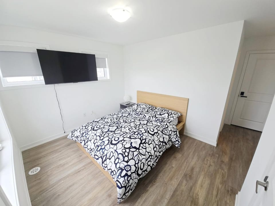 Communal lounge/ TV room, Bed, TV and multimedia, Photo of the whole room, Bedroom
