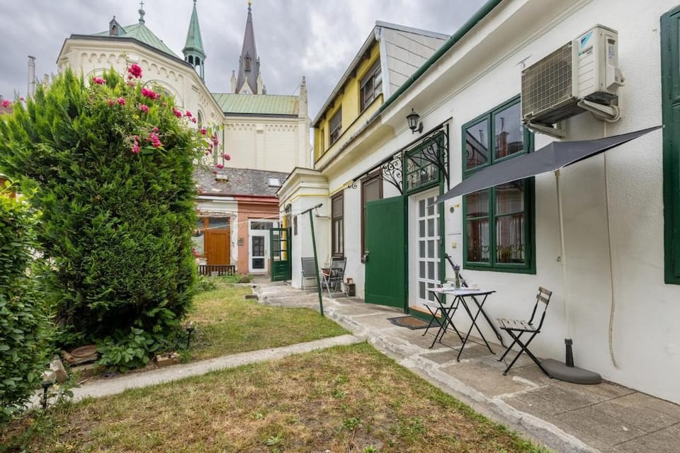 Art Deco Apartment in Old Town with AC and terrace Apartment in Bratislava
