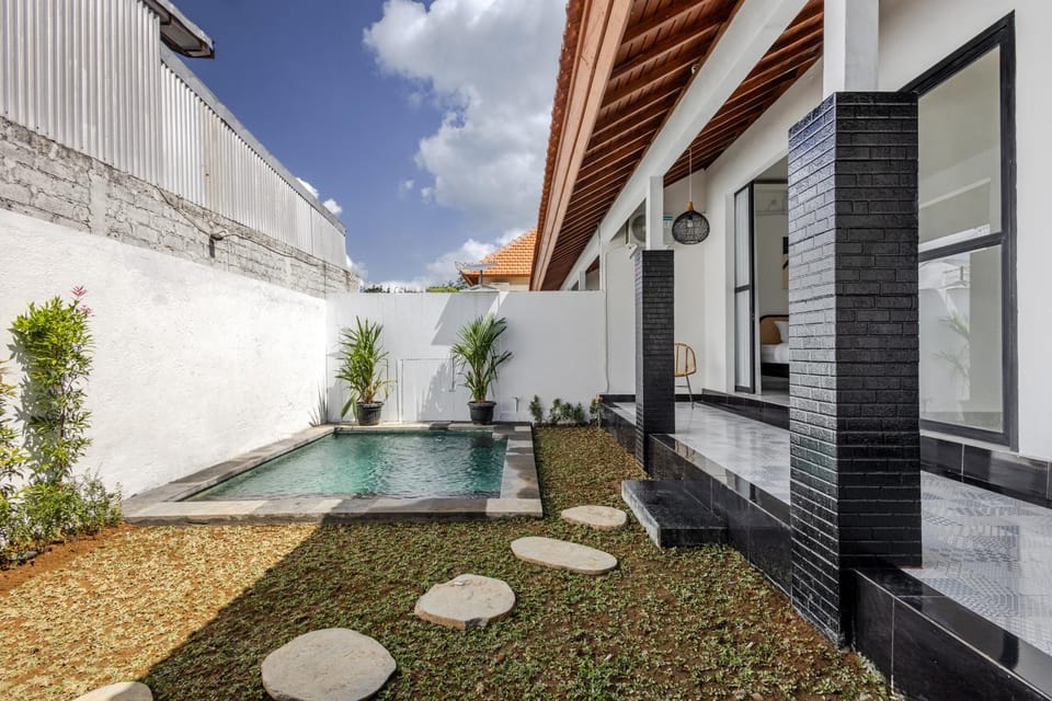 Property building, Swimming pool