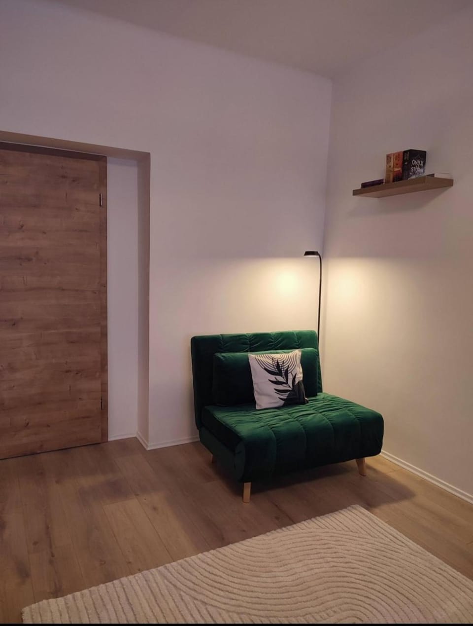 Photo of the whole room, Seating area, Bedroom