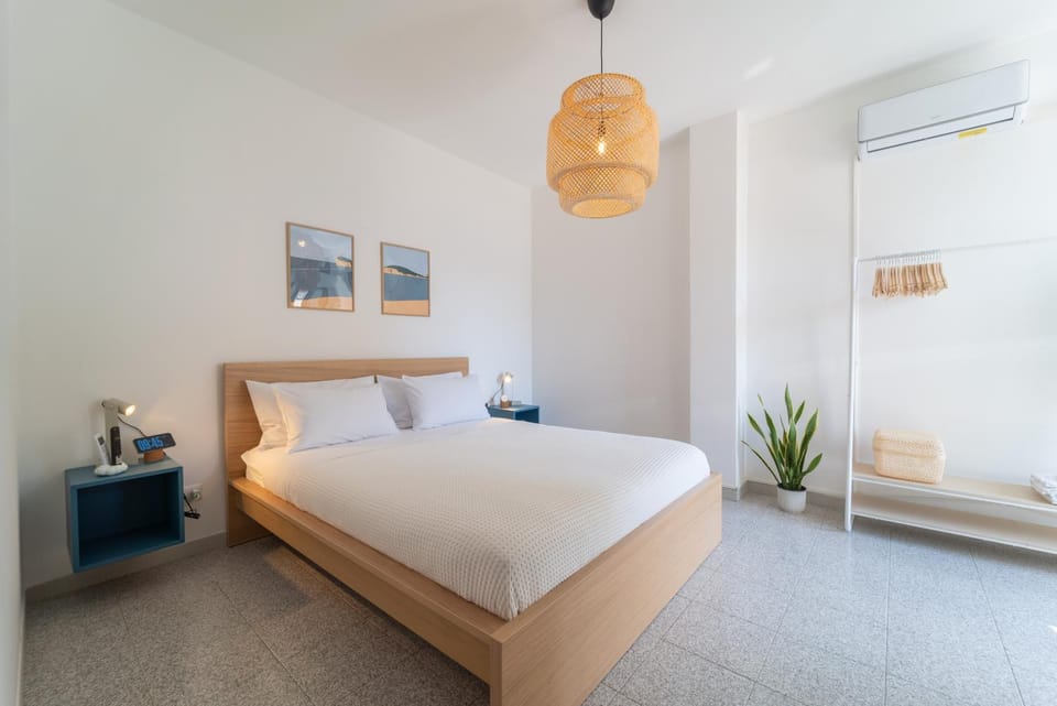 Bedroom, air conditioner