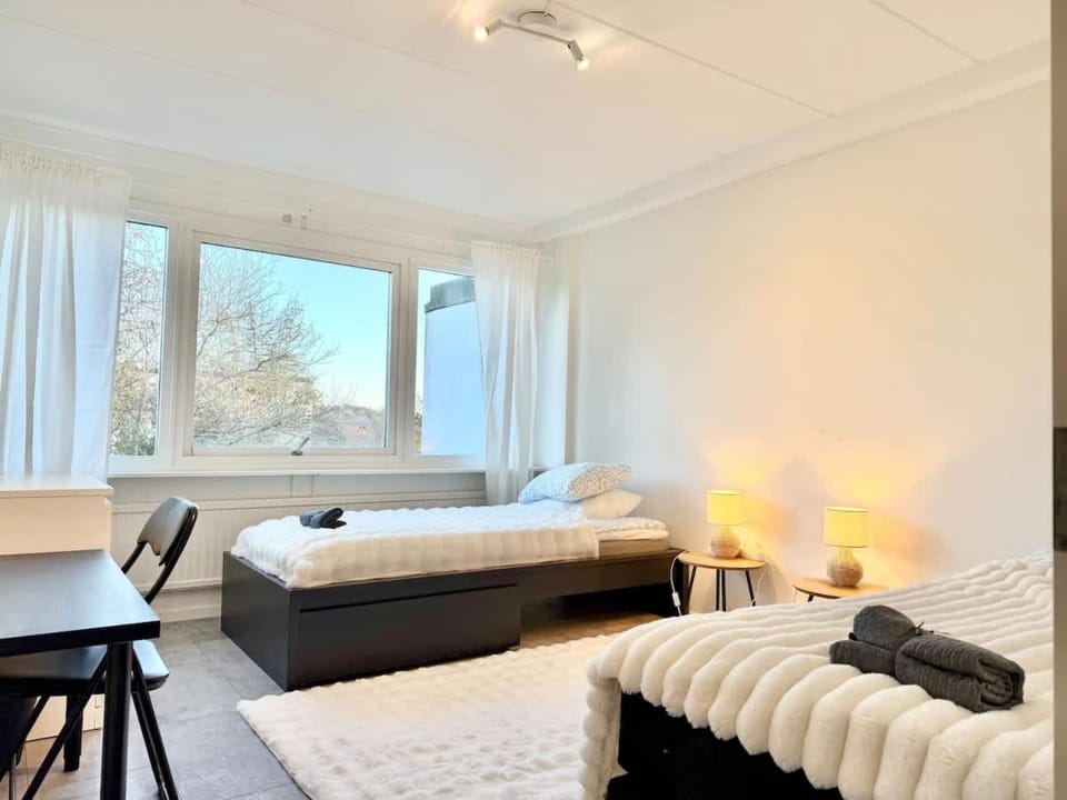 Workers Villa With 5 Bedrooms 8 beds 2 bath And Free Parking House in Gothenburg