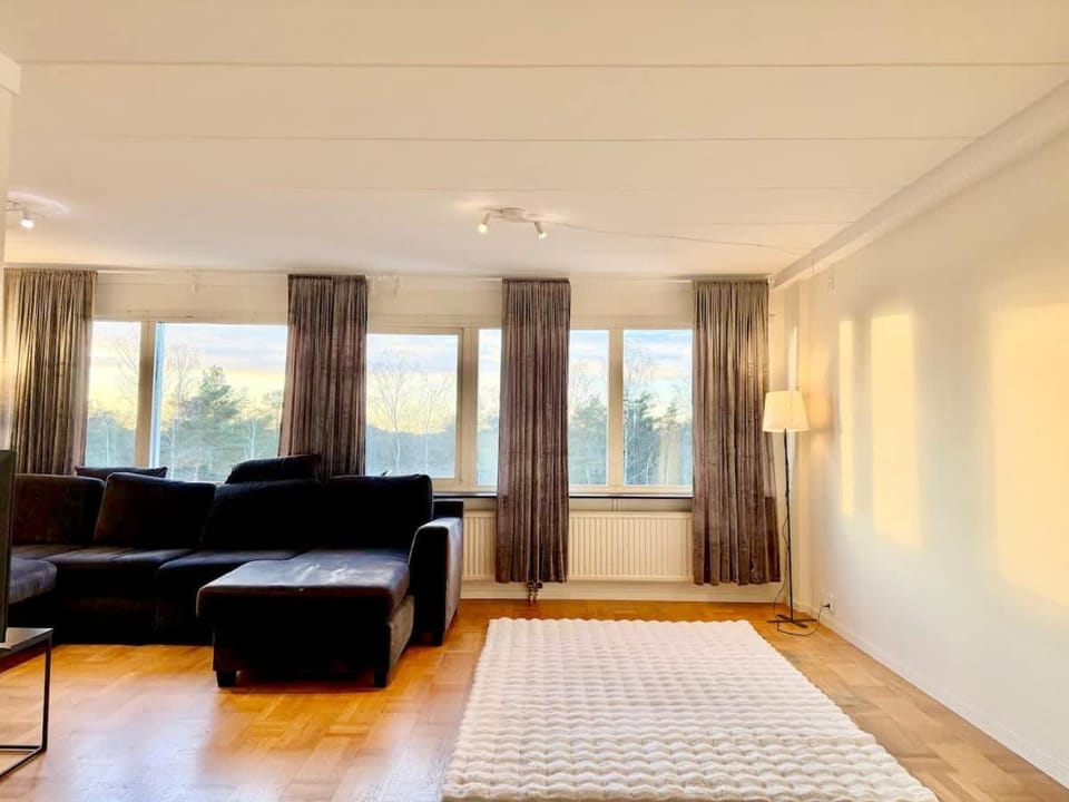 Workers Villa With 5 Bedrooms 8 beds 2 bath And Free Parking House in Gothenburg