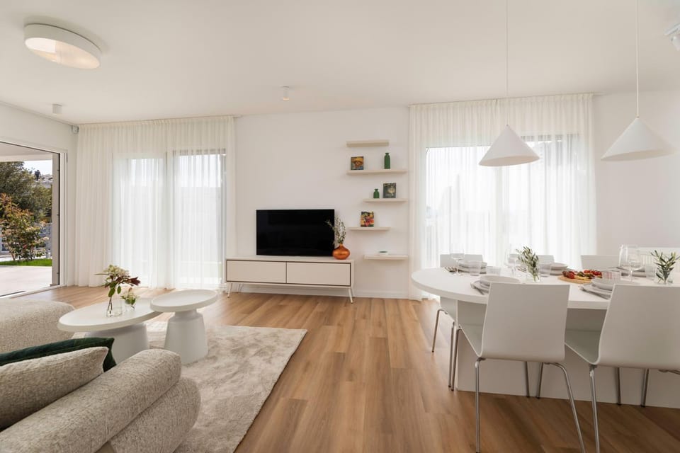 Living room, Dining area