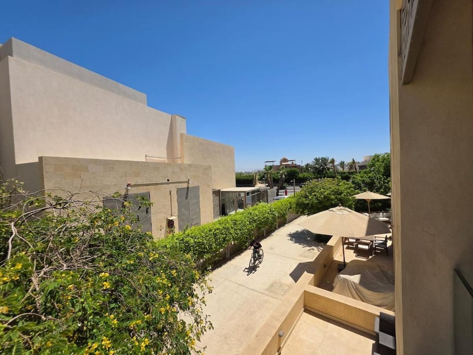 Mangroovy Serene Poolside Escape Cozy 2BR Condo wz games Apartment in Hurghada
