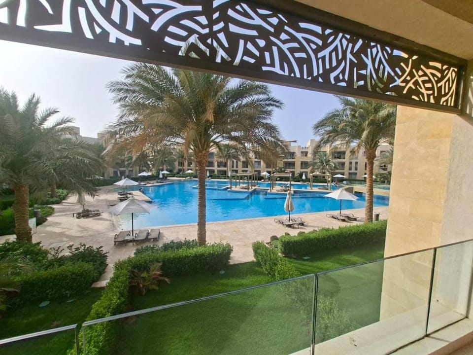 Mangroovy Serene Poolside Escape Cozy 2BR Condo wz games Apartment in Hurghada