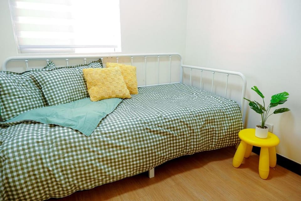 2BR Condo with Full Kitchen, Balcony and Wi-Fi in QC Apartment in Region of Manila