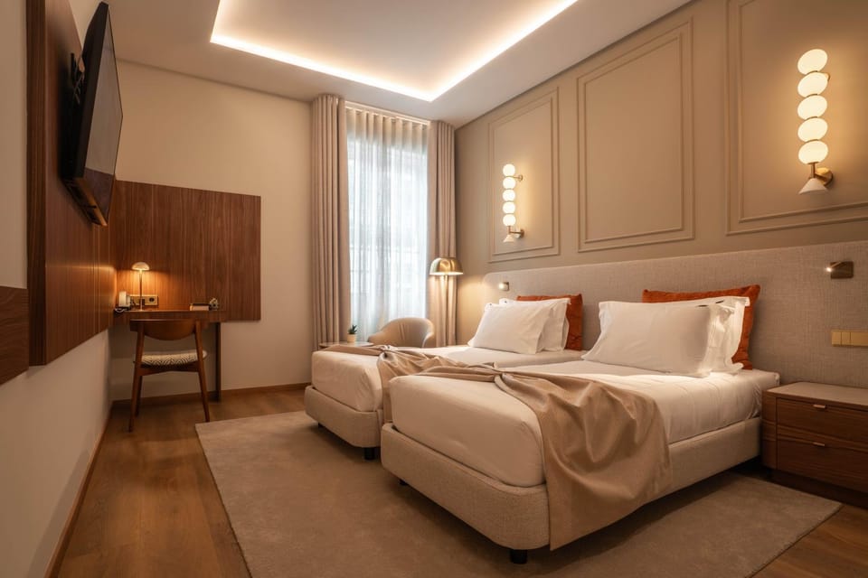 Bed, TV and multimedia, Bedroom