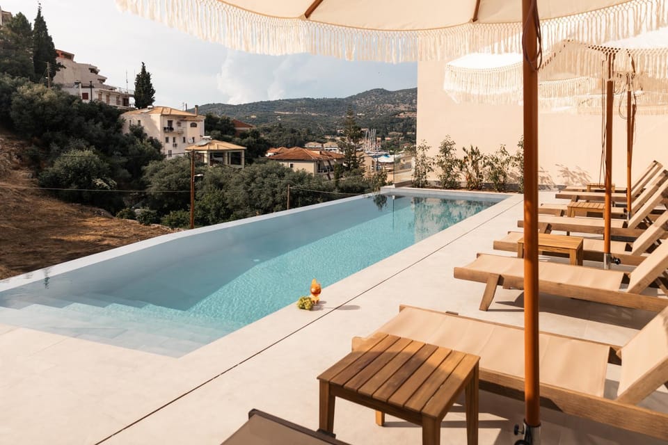 Day, Natural landscape, Pool view, Swimming pool, sunbed
