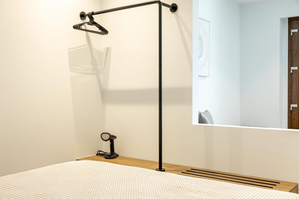 Photo of the whole room, Bedroom, towels