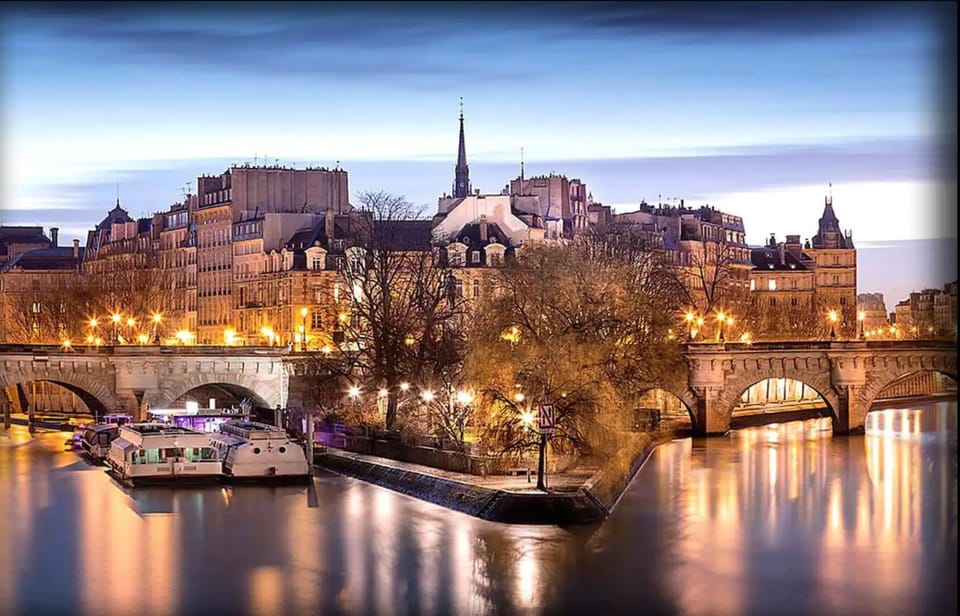 Authentic and Large 1 bdr Flat - Facing Notre Dame Apartment in Paris