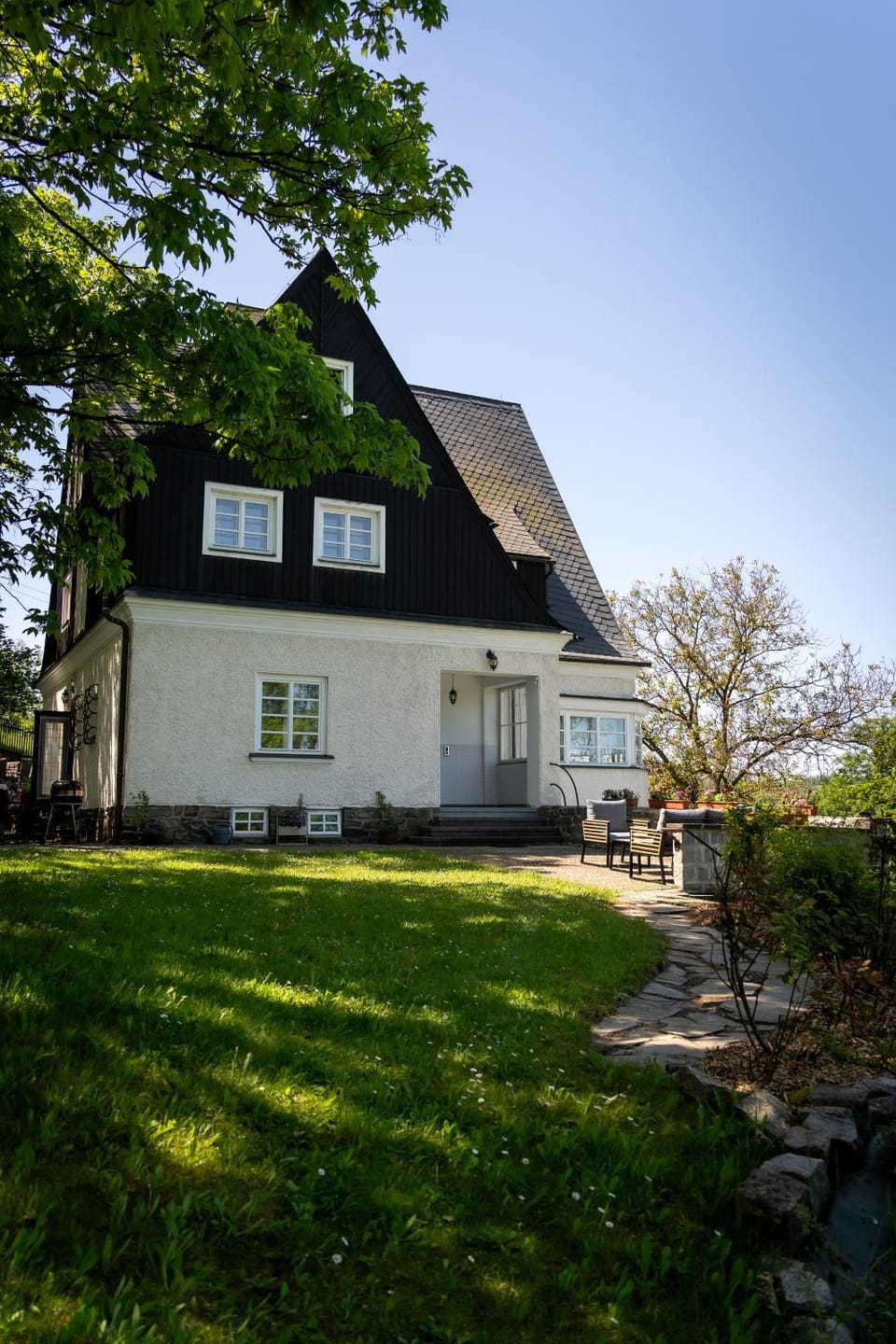 Property building, Day, Garden, Garden view