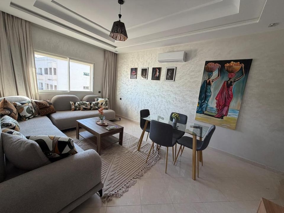 Luxury Appartement Style Côte dIvoire Hyper Centre Agadir Balcon WiFi Mer à 7 Min Apartment in Agadir