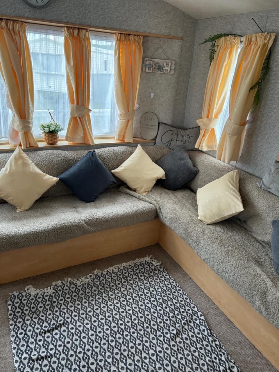 Lovely 2 bedroom caravan with deck Mablethorpe , by the beach House in Mablethorpe