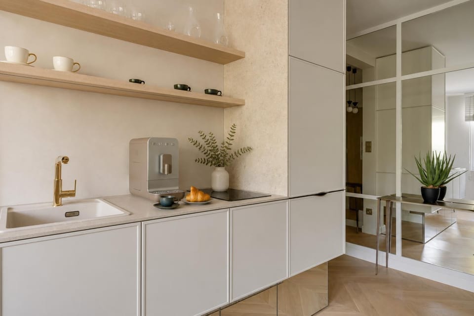Kitchen or kitchenette, oven