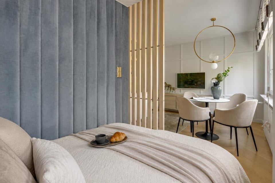 Bed, TV and multimedia, Photo of the whole room, Seating area, Dining area, Bedroom