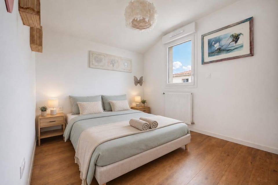Bed, Photo of the whole room, Bedroom