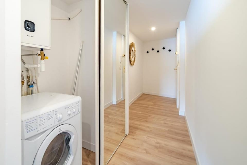 Exceptional 2 bedroom apartment with AC WiFi, sea vies and parking in Nice Apartment in Nice