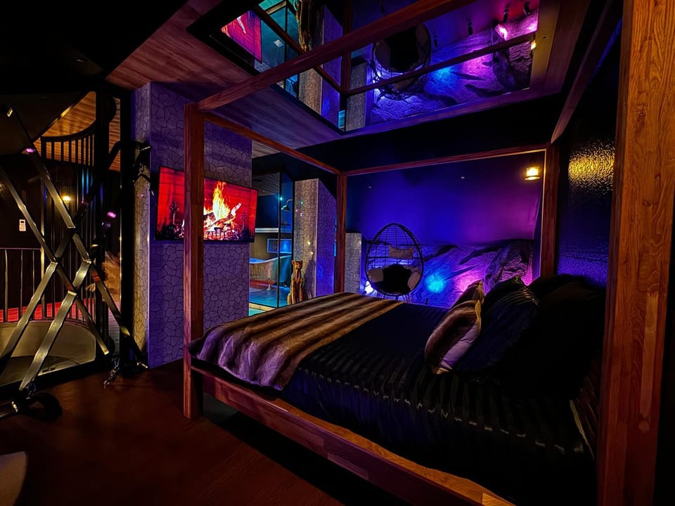 Photo of the whole room, Bedroom
