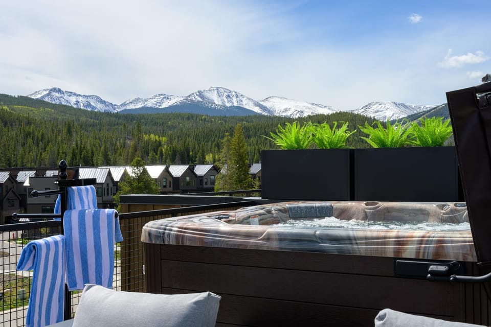 Hot Tub, Mountain view