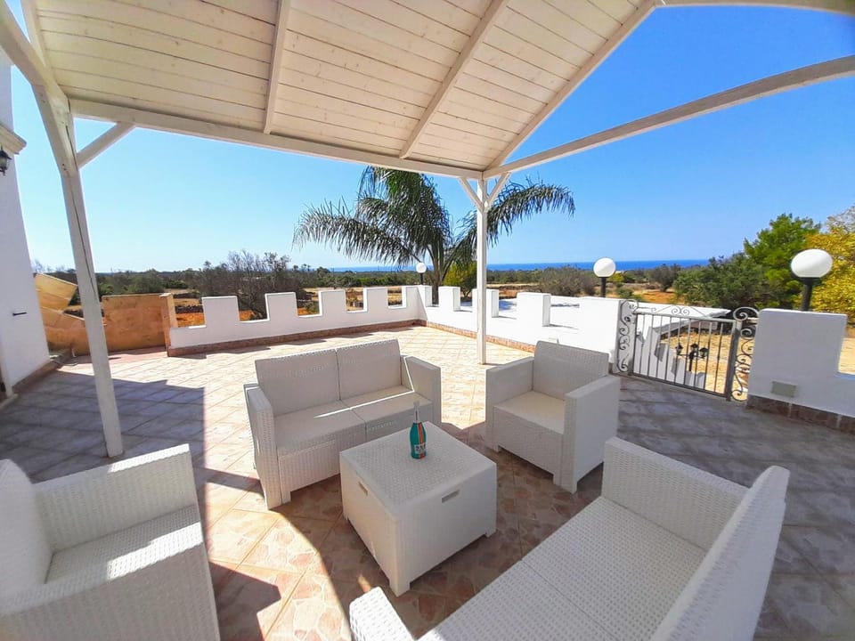 VILLA con PISCINA ESCLUSIVA VISTA MARE Villa in Apulia