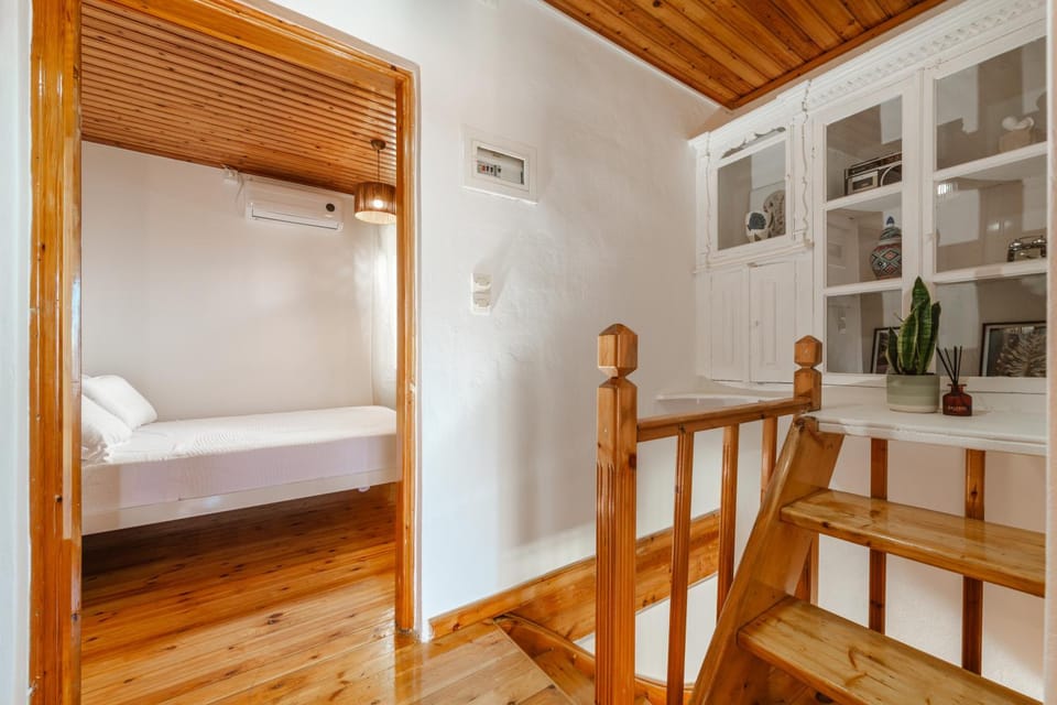 Bed, Decorative detail, Bedroom, air conditioner, air conditioner