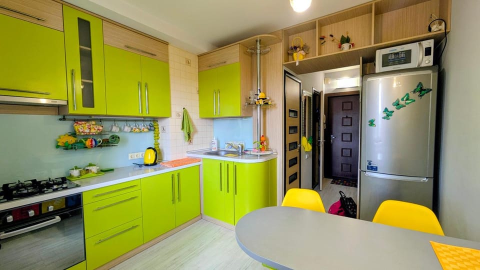 Kitchen or kitchenette, Dining area, stove