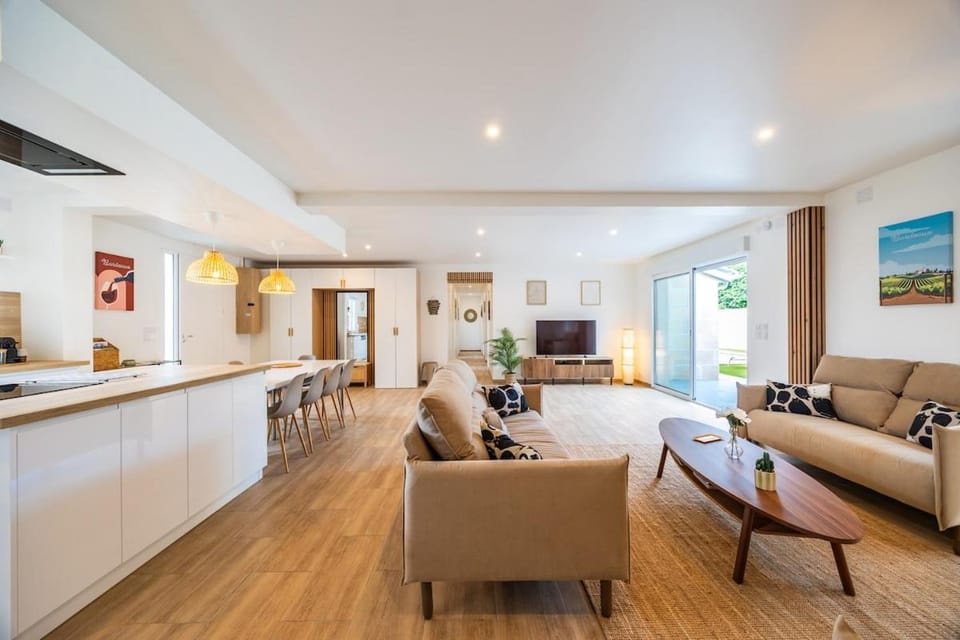 Villa familiale avec jacuzzi et salle de jeux Villa in Nouvelle-Aquitaine
