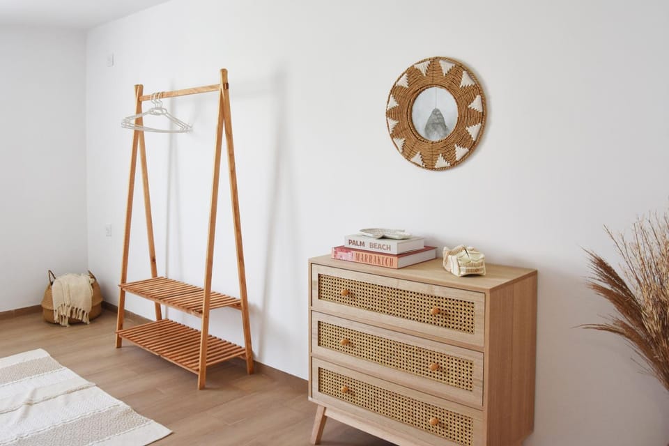 Photo of the whole room, Bedroom, wardrobe