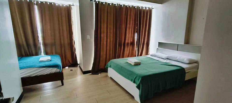 Bed, Bedroom, towels