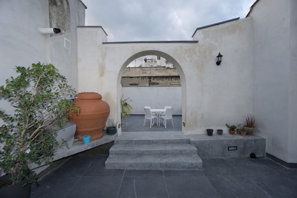 Facade/entrance, Balcony/Terrace