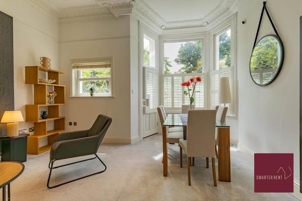 Twickenham 2 Bed Flat Parking Apartment in Twickenham