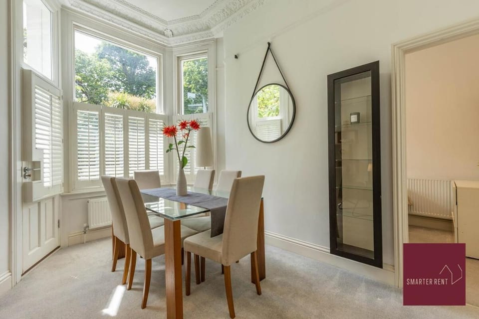 Twickenham 2 Bed Flat Parking Apartment in Twickenham