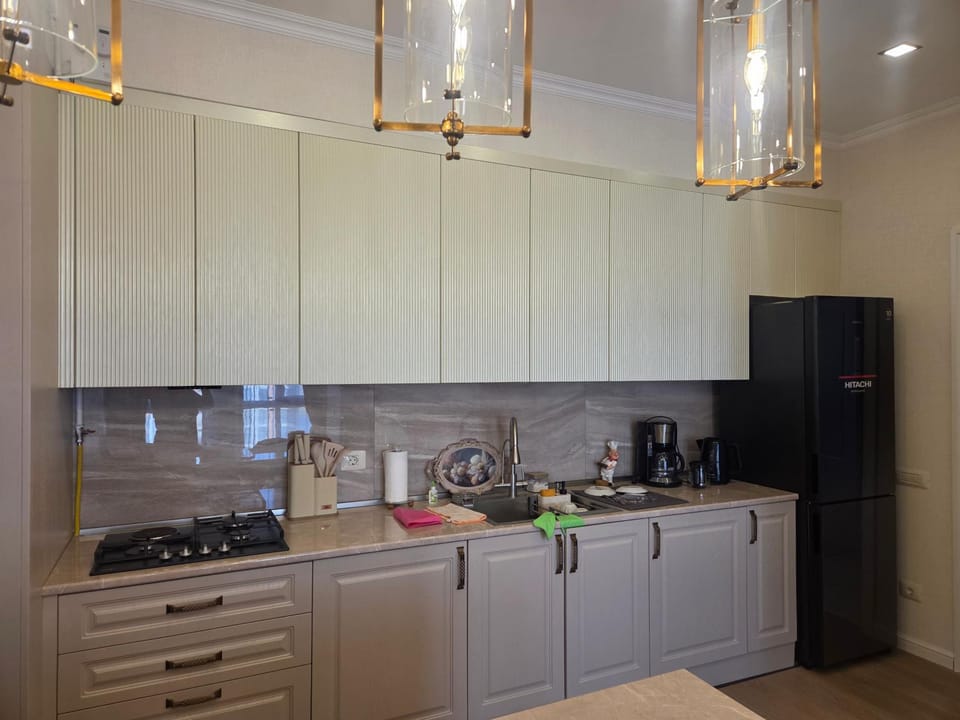 Coffee/tea facilities, Kitchen or kitchenette, stove