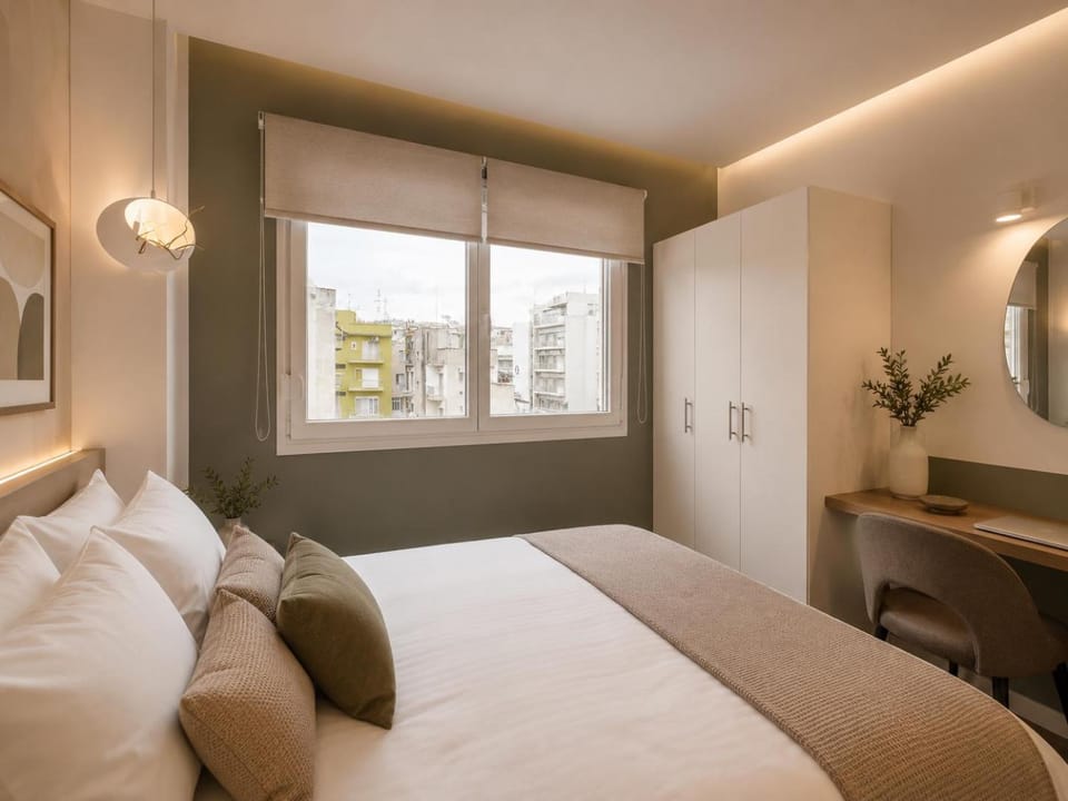 Bed, TV and multimedia, Photo of the whole room, Bedroom