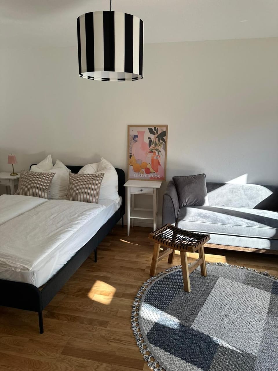 Bed, Photo of the whole room, Seating area, Bedroom
