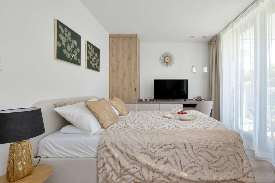 Bed, TV and multimedia, Photo of the whole room, Seating area