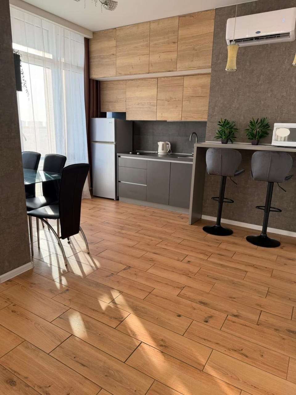 Kitchen or kitchenette, Dining area, stove