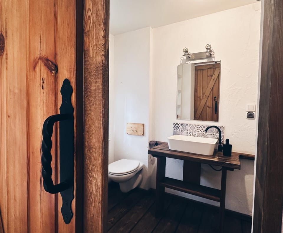 Toilet, Bathroom, towels