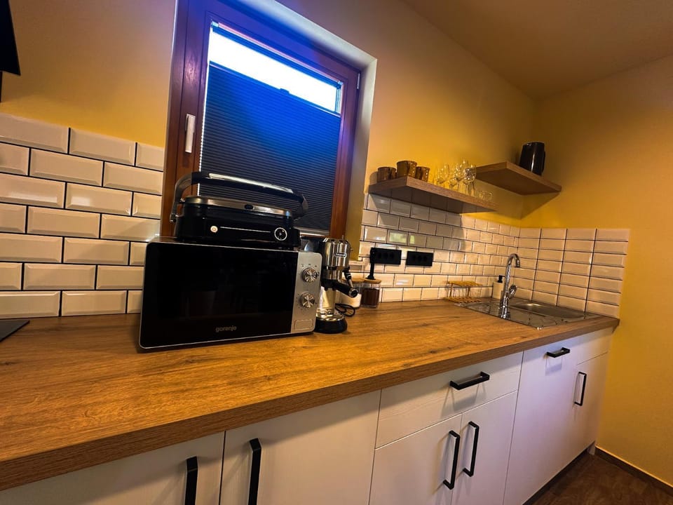 Coffee/tea facilities, Kitchen or kitchenette, dishwasher, microwave, toaster