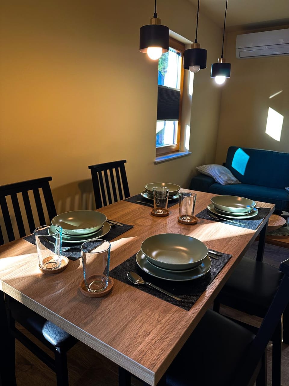 Seating area, Dining area